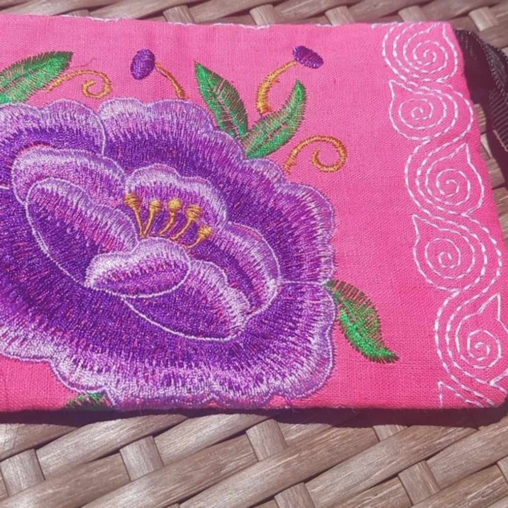 Pouch - Picture 2 of 5